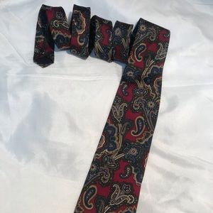 Brooks Brothers Makers 100% Silk Tie Made in USA